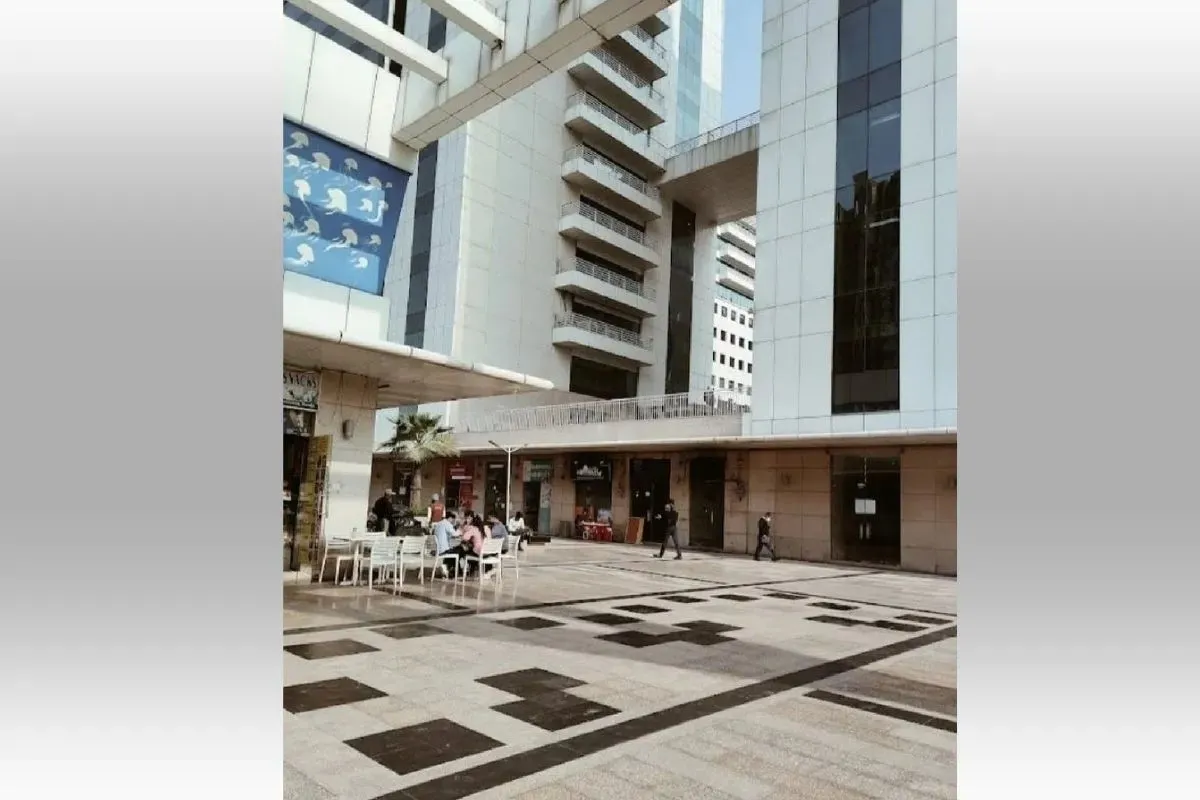 Showroom in Noida