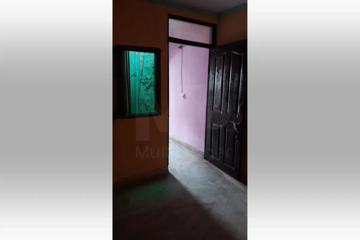 1 BHK Unfurnished Flat