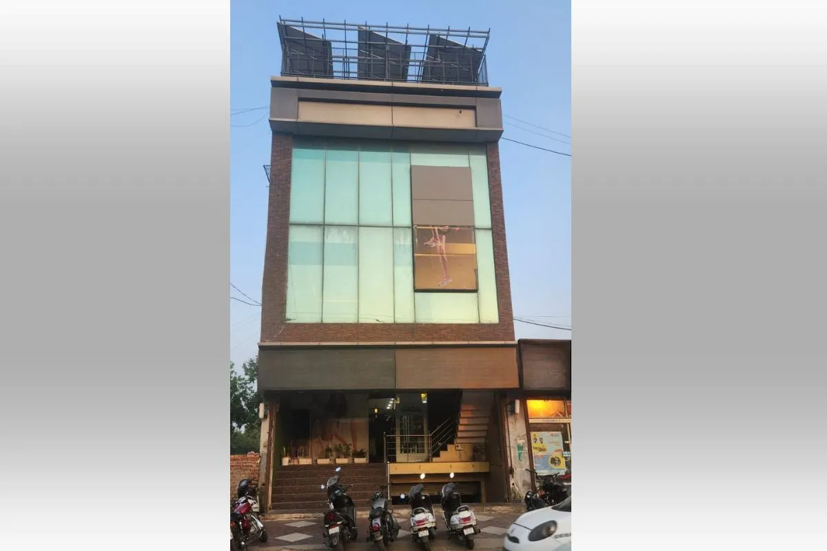 Showroom for Lease