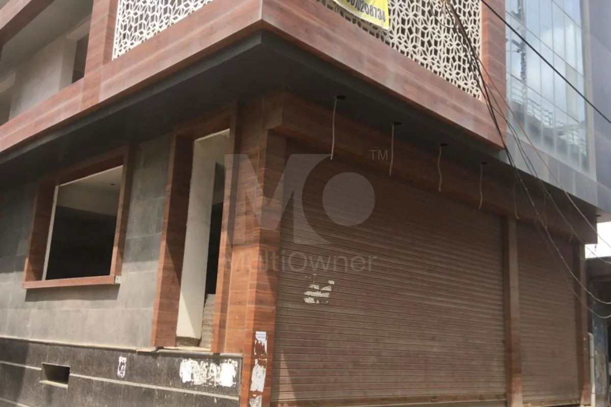Corner Showroom in Delhi