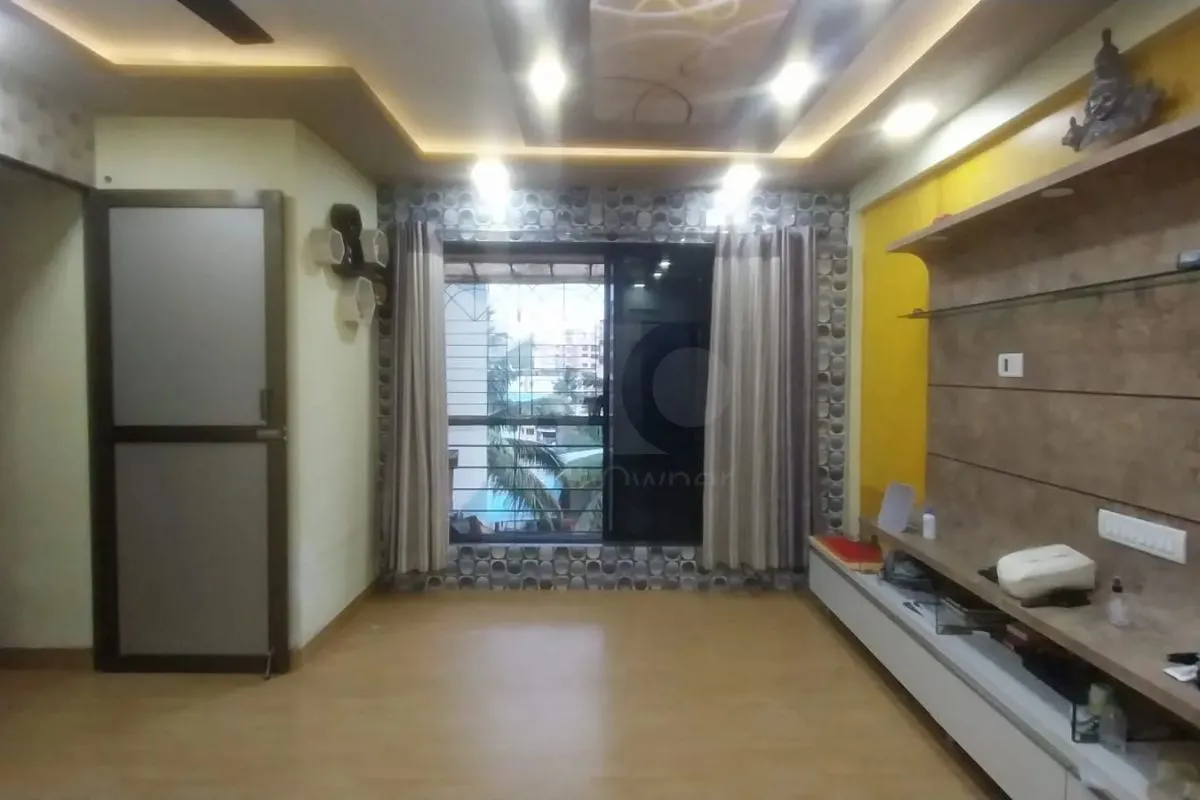 Flat in Thane West