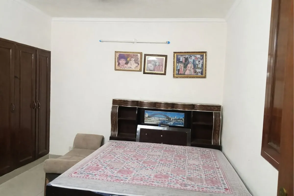 2 Bhk Flat in Vasant Vihar, Delhi