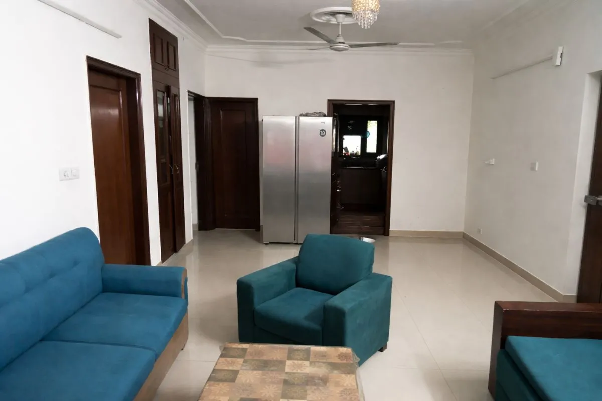 2 Bhk Flat in Vasant Vihar, Delhi