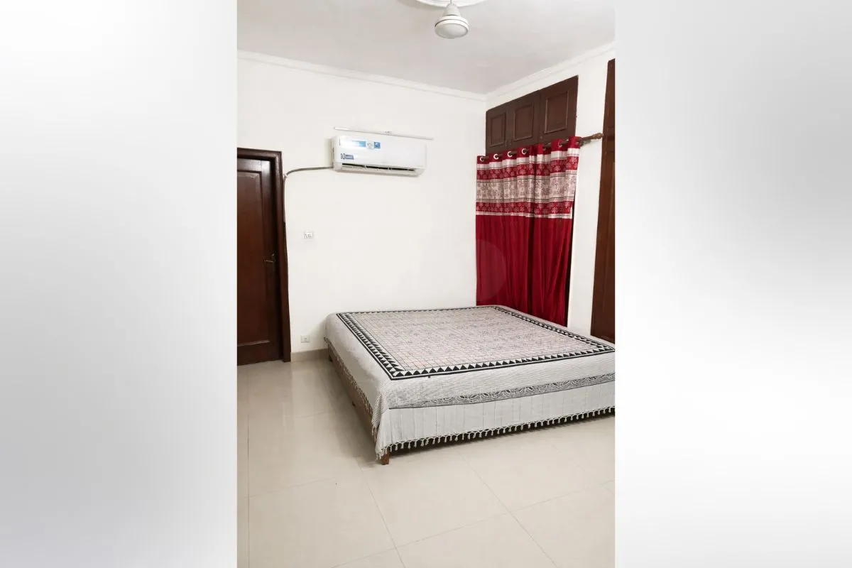 2 Bhk Flat in Vasant Vihar, Delhi