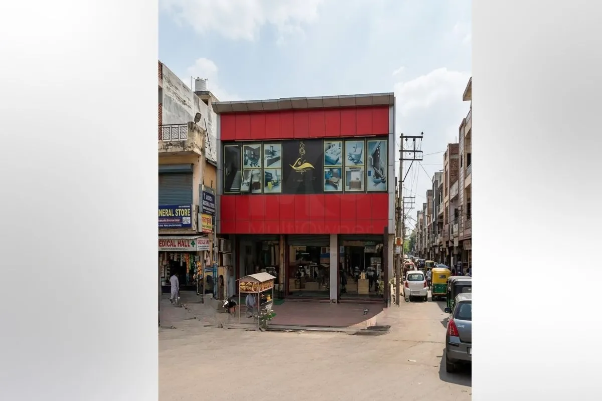 Showroom in Ballabhgarh Rd