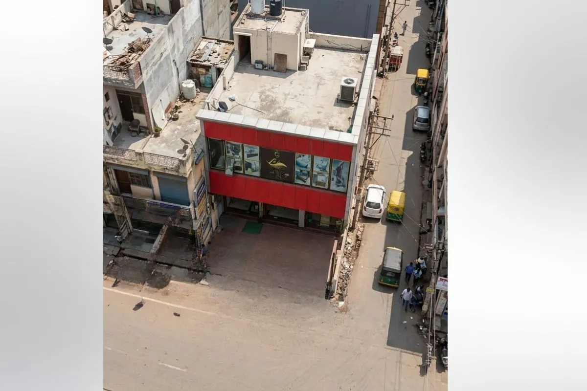 Showroom in Ballabhgarh Rd