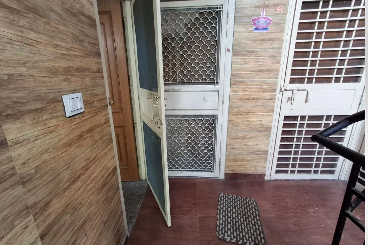 Apartment in Vikaspuri