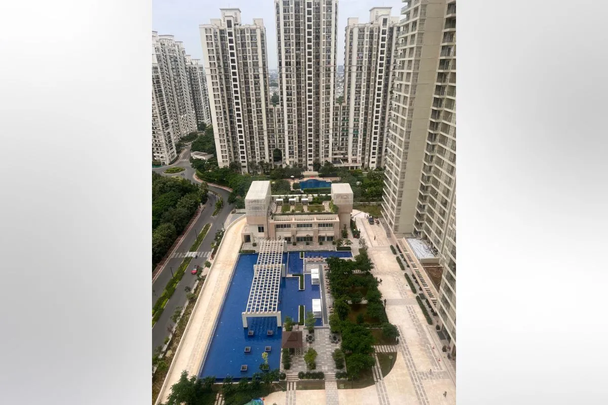 Apartment in DLF One Midtown