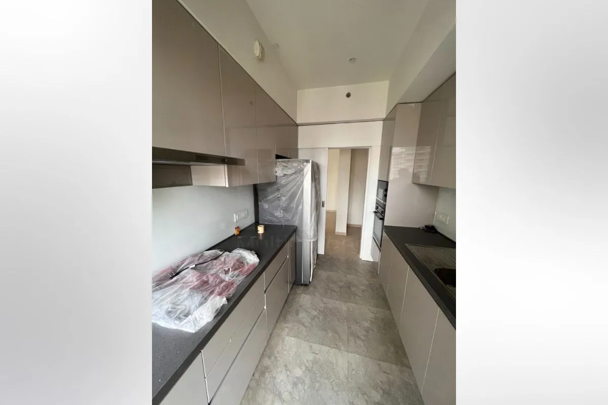 Apartment in DLF One Midtown