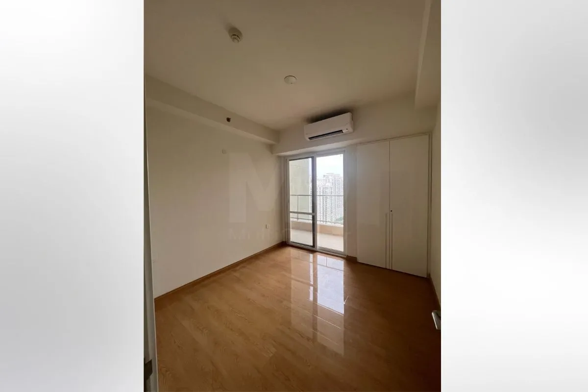 Apartment in DLF One Midtown