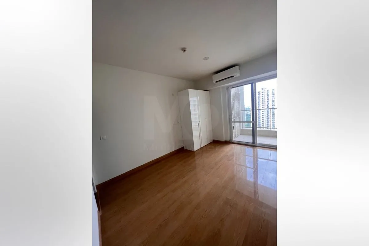 Apartment in DLF One Midtown