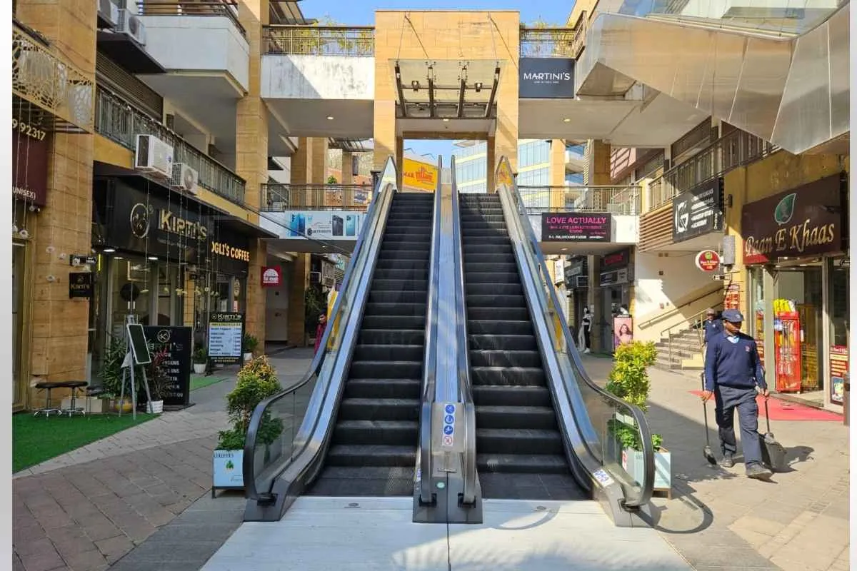 Showroom in Sector 67