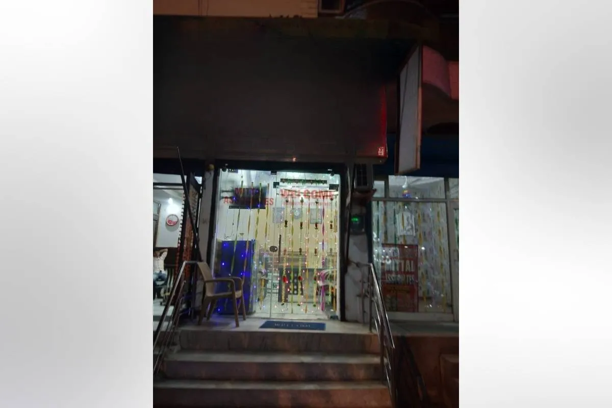 Commercial Shop in Sector 16