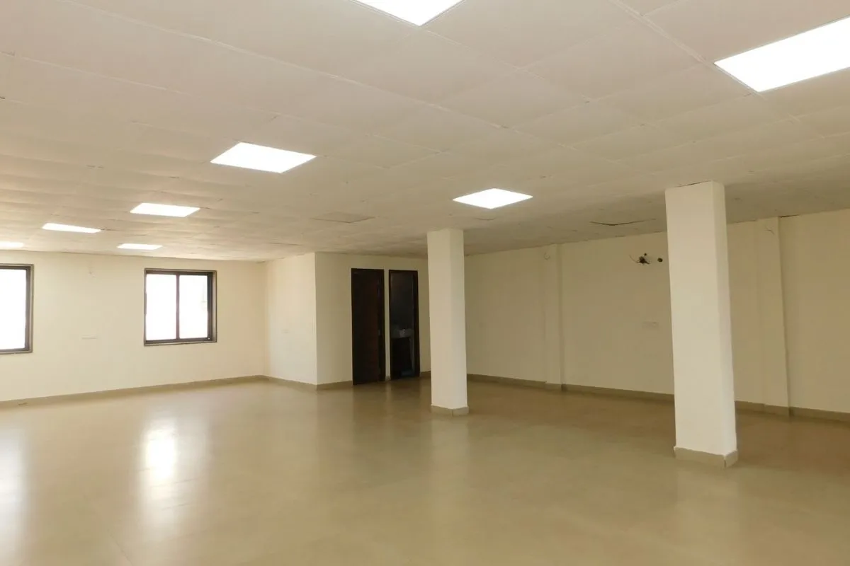 Showroom in Kirti Nagar