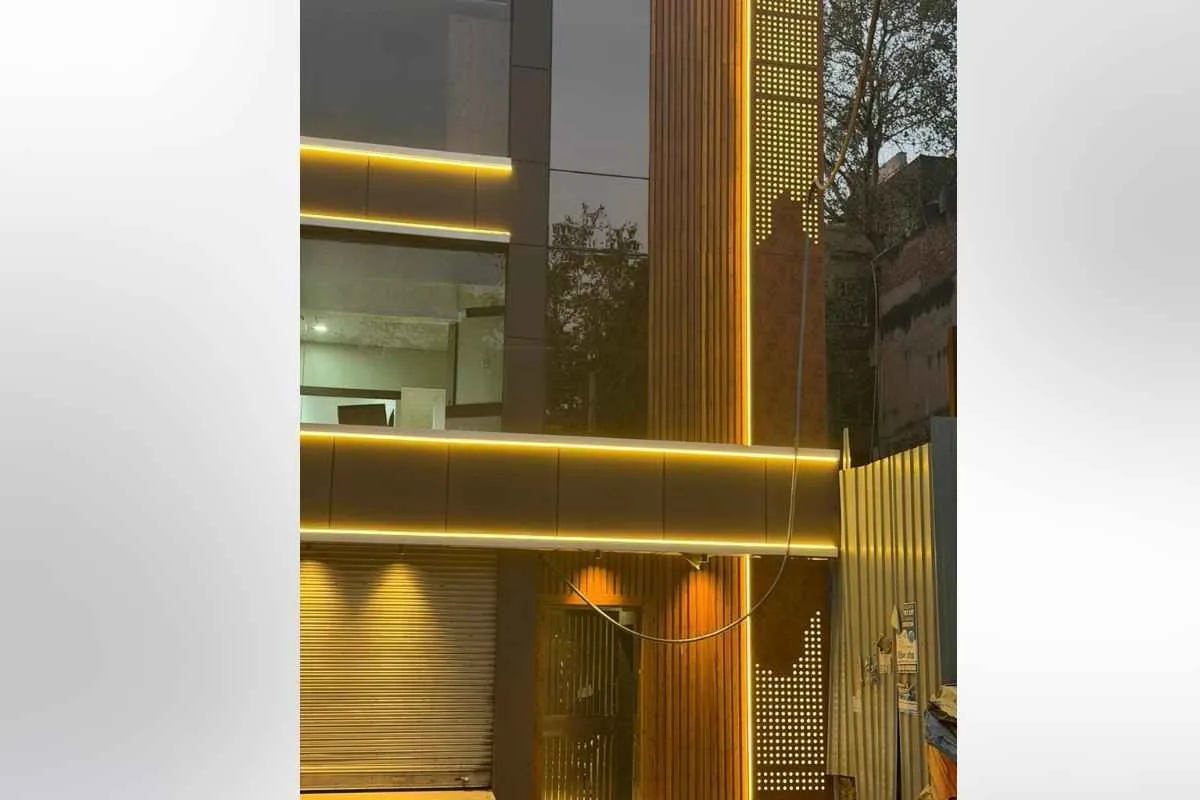 Showroom in Kirti Nagar