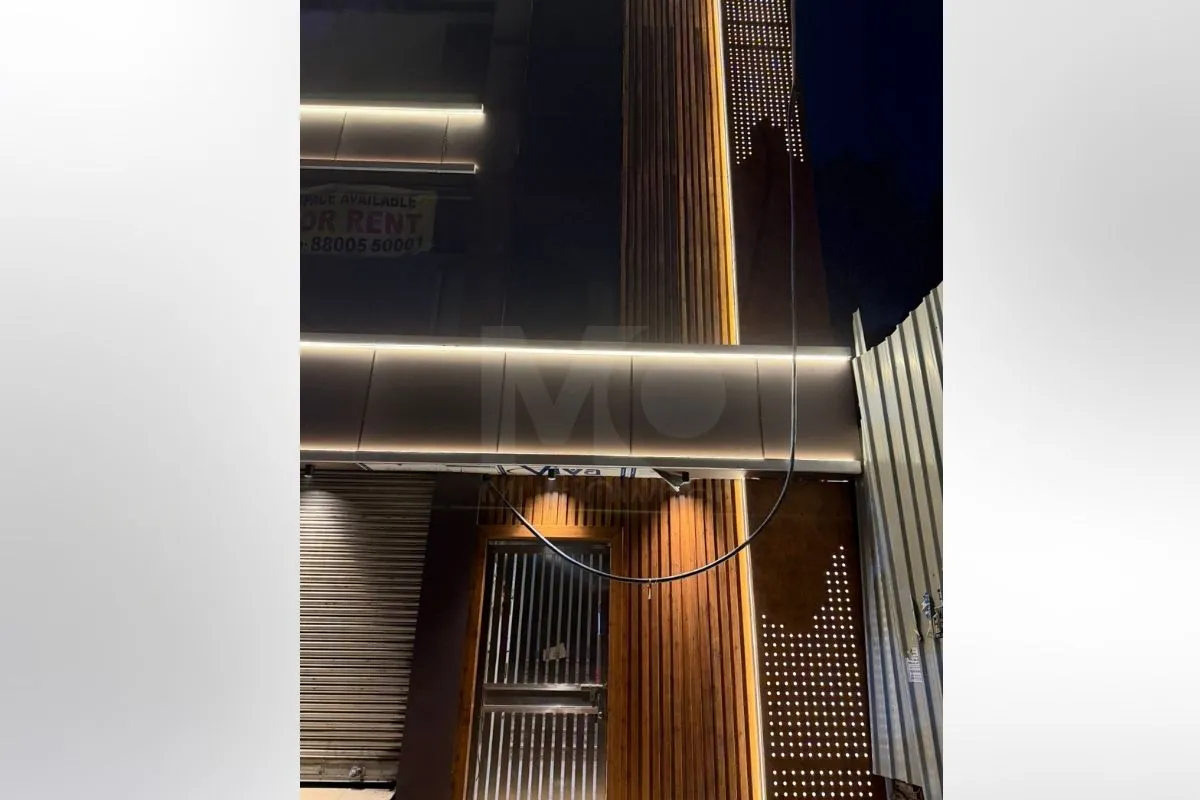 Showroom in Kirti Nagar