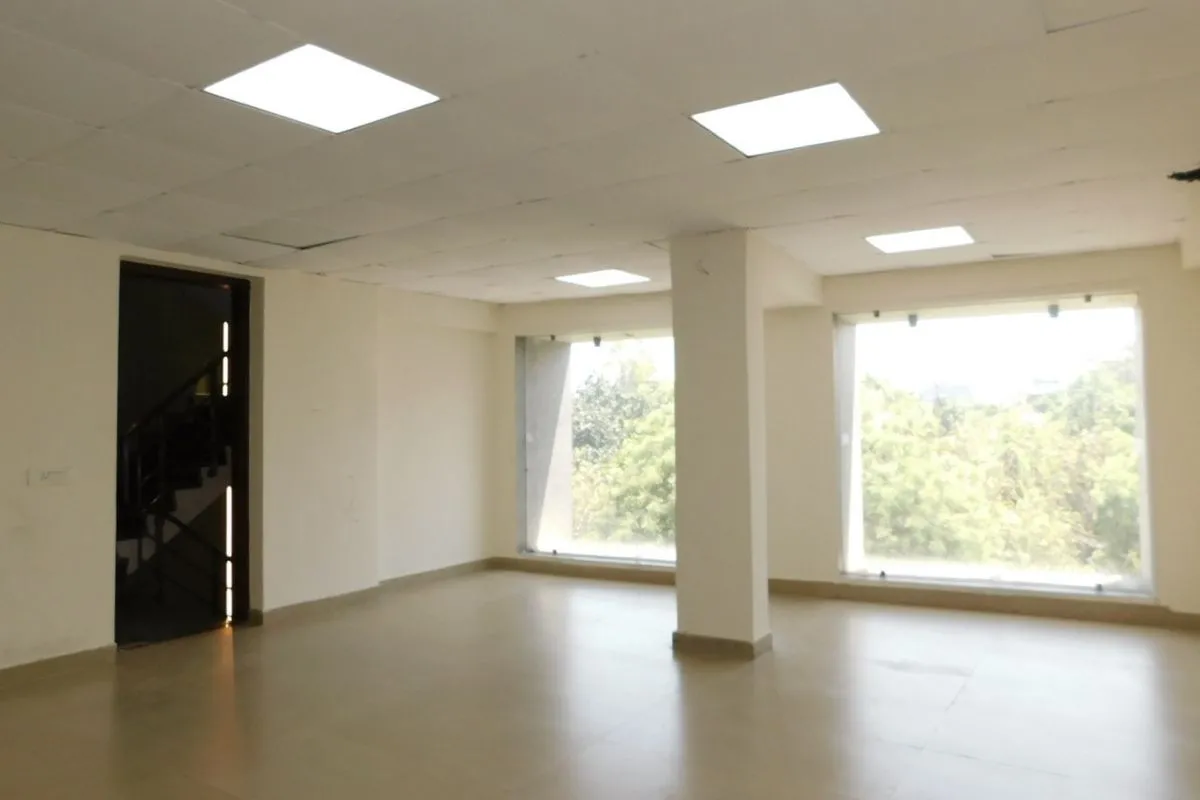 Showroom in Kirti Nagar