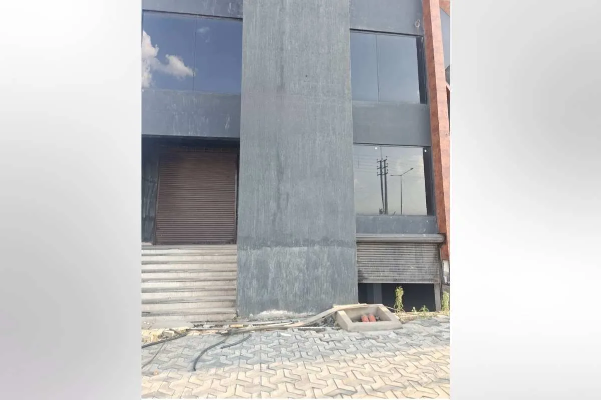 Showroom for Rent in Omega City