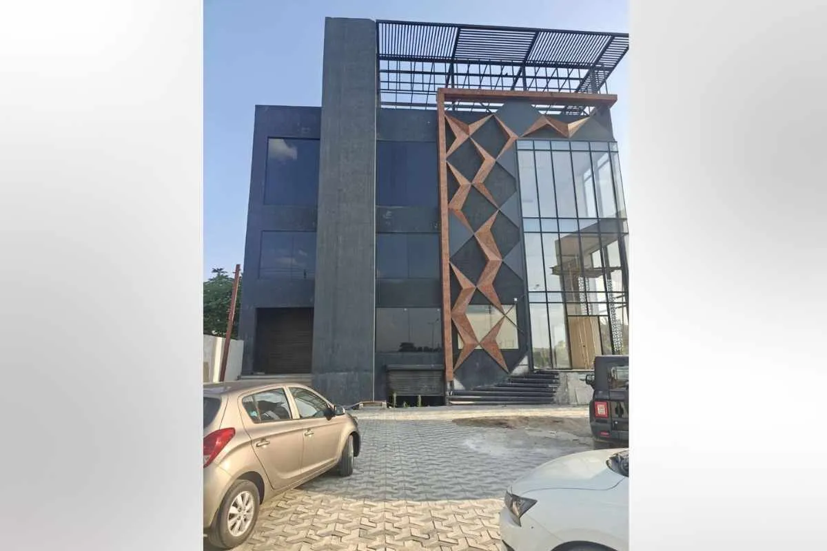 Showroom for Rent in Omega City